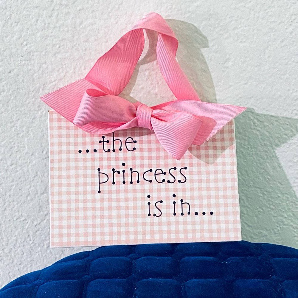👑 “The Princess is in” sign 🎀